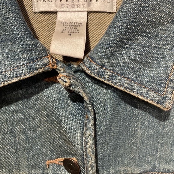 Geoffrey Beene Stretch Denium Jacket Distressed Wash, Size 4 - Picture 3 of 7
